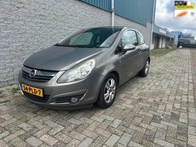 Bruin Gebruikt 2011 Opel Corsa Edition Hatchback | € 1.350 (Eerlijke prijs) - Afbeelding 1/4