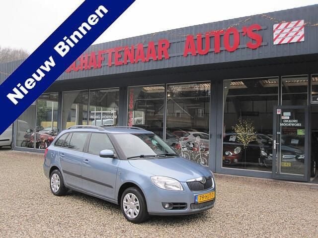 Blauw (metallic) Gebruikt 2009 Skoda Fabia Ambiente Stationwagen | € 4.950 (Eerlijke prijs) - Afbeelding 1/4