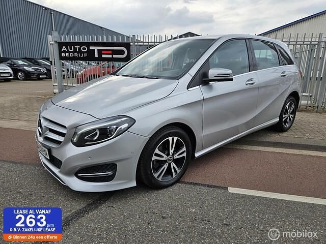 Grijs Gebruikt 2018 Mercedes B200 Ambition MPV | € 16.250 (Eerlijke prijs) - Afbeelding 1/4