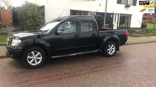 Zwart Gebruikt 2010 Nissan Navara SE Pickup | € 3.750 (Duur) - Afbeelding 1/4
