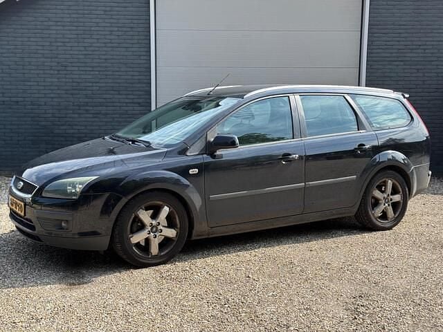 Zwart Gebruikt 2006 Ford Focus Stationwagen | € 1.000 (Eerlijke prijs) - Afbeelding 1/4