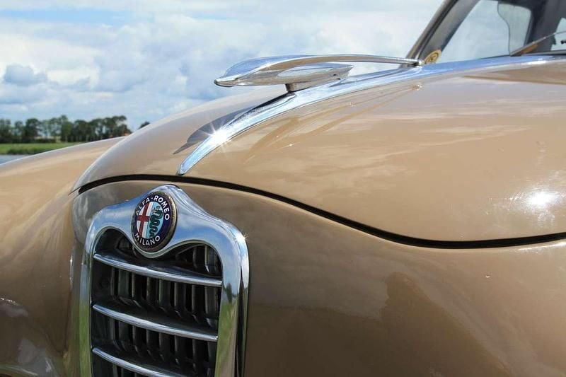 Beige Occasion 1955 Alfa Romeo 1900 Sprint Sedan | € 35.000 - Afbeelding 1/4