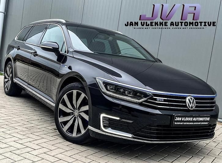 Zwart Occasion 2016 VW Passat Highline Stationwagen | € 15.499 (Eerlijke prijs) - Afbeelding 1/4