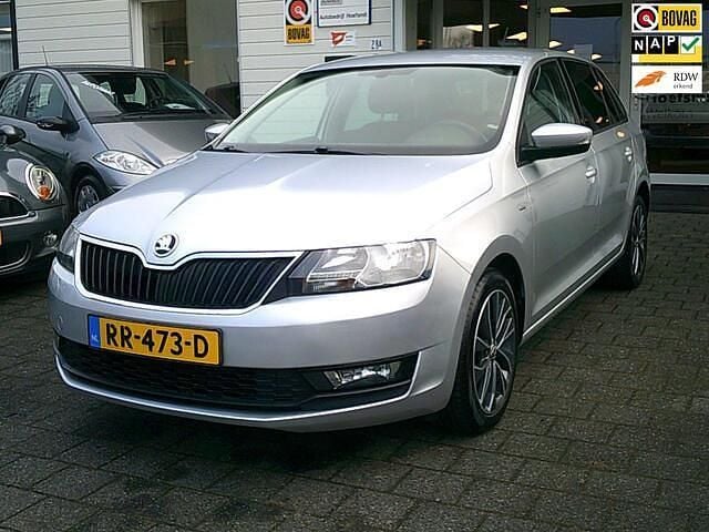 Grijs (metallic) Occasion 2018 Skoda Rapid Drive Hatchback | € 8.850 (Eerlijke prijs) - Afbeelding 1/4