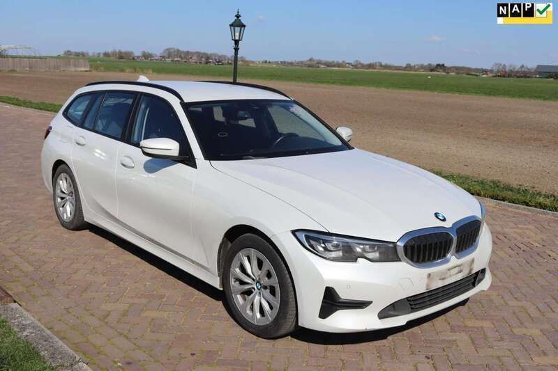 Wit Gebruikt 2019 BMW 318 Stationwagen | € 14.520 (Goede deal) - Afbeelding 1/3