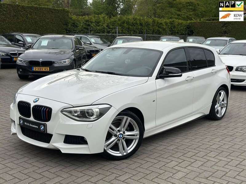 Wit, metallic lak Gebruikt 2015 BMW 116 Executive Hatchback | € 12.950 (Eerlijke prijs) - Afbeelding 1/4