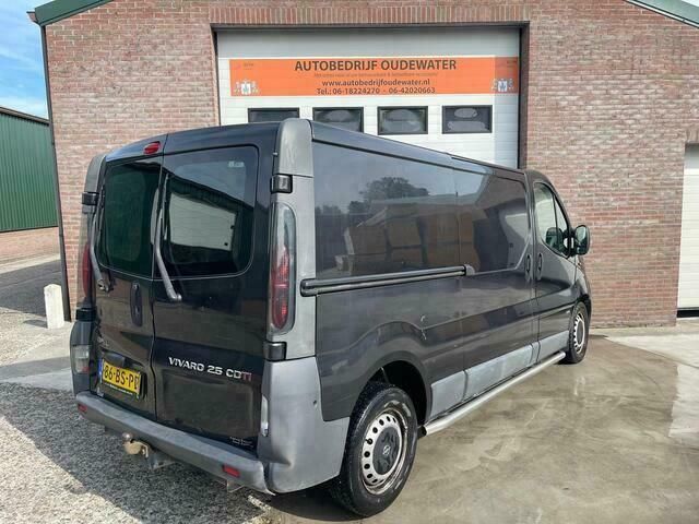 Occasion Opel Vivaro 135 PK (99 kW) 2005 Zwart MPV