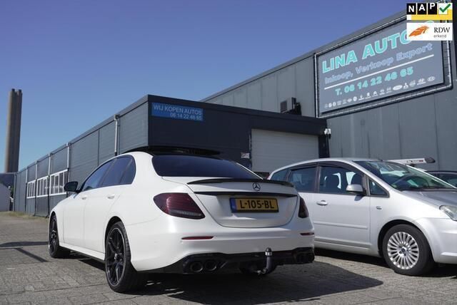 Grijs Gebruikt 2016 Mercedes E220 Prestige Sedan | € 32.949 - Afbeelding 1/4