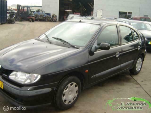 Zwart Gebruikt 1996 Renault Mégane Hatchback | € 650 (Super prijs) - Afbeelding 1/4