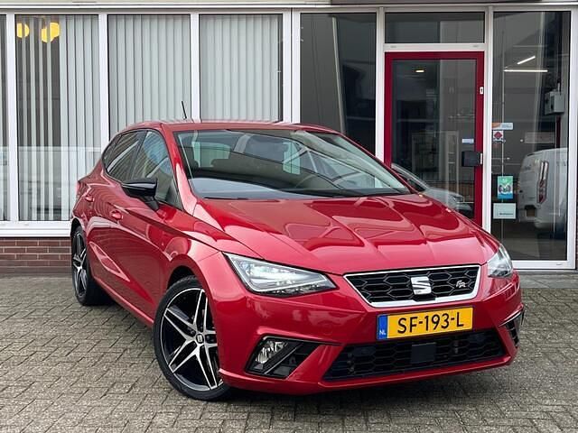 Rood (metallic) Occasion 2018 Seat Ibiza Business Hatchback | € 12.950 (Eerlijke prijs) - Afbeelding 1/4