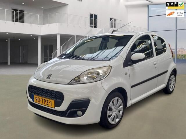 Wit Gebruikt 2012 Peugeot 107 Active Hatchback | € 3.945 (Eerlijke prijs) - Afbeelding 1/4