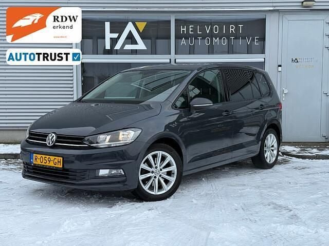 Grijs Occasion 2017 VW Touran Highline MPV | € 14.995 (Super prijs) - Afbeelding 1/4