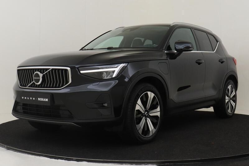 Zwart Gebruikt 2023 Volvo XC40 Ultimate SUV | € 44.690 (Iets duurder) - Afbeelding 1/4