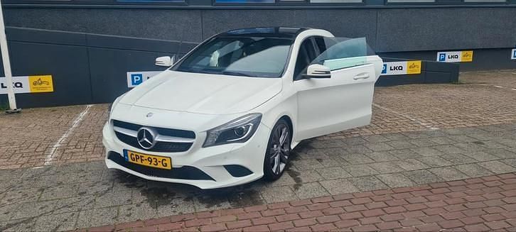 Wit Gebruikt 2016 Mercedes CLA180 OrangeArt Edition Sedan | € 16.500 (Eerlijke prijs) - Afbeelding 1/4