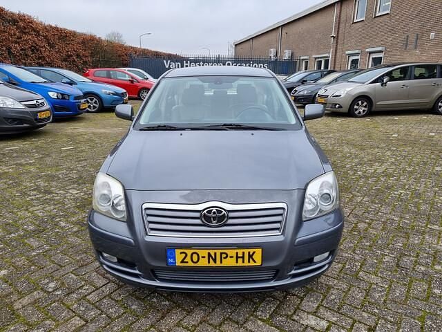 Occasion Toyota Avensis Executive 147 PK (108 kW) 2004 Grijs Hatchback