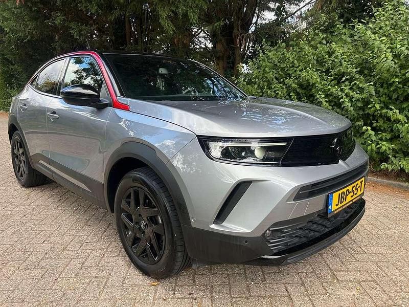 Grijs Gebruikt 2021 Opel Mokka GS Line SUV | € 19.500 (Eerlijke prijs) - Afbeelding 1/4