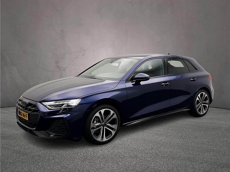 Blauw Gebruikt 2025 Audi A3 Sportback S-Line Hatchback | € 39.900 (Iets duurder) - Afbeelding 1/4