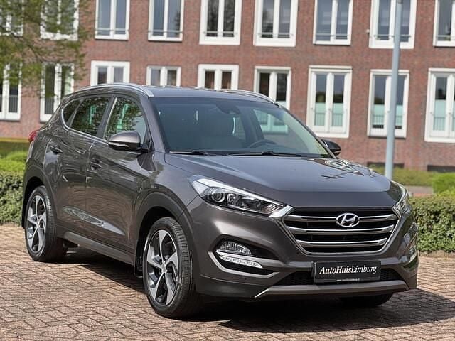 Grijs, metallic lak Gebruikt 2016 Hyundai Tucson Premium SUV | € 20.990 (Eerlijke prijs) - Afbeelding 1/4