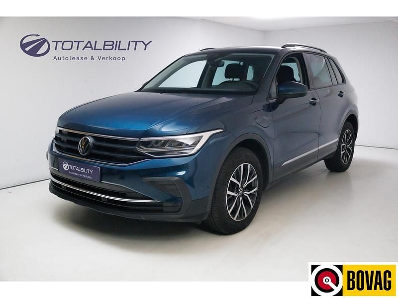 Blauw Gebruikt 2022 VW Tiguan Active SUV | € 29.400 (Super prijs) - Afbeelding 1/3