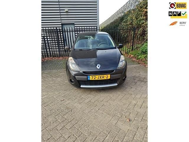 Zwart Gebruikt 2009 Renault Clio II Dynamique Hatchback | € 3.499 (Eerlijke prijs) - Afbeelding 1/4