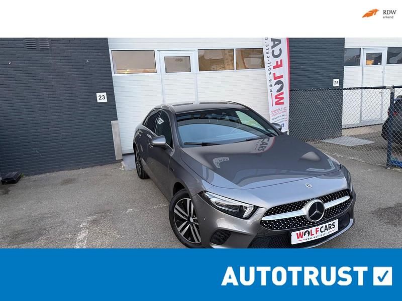 Grijs Gebruikt 2020 Mercedes A250 Premium Plus Sedan | € 27.750 (Eerlijke prijs) - Afbeelding 1/4
