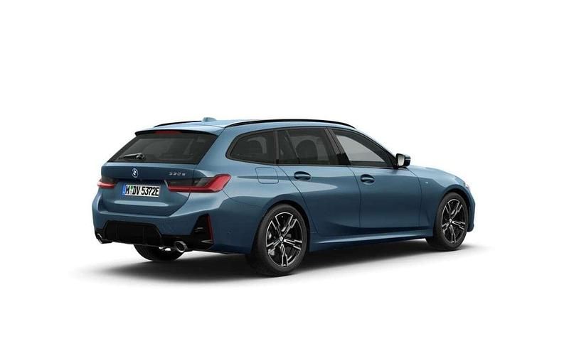 Nieuw BMW 330e Comfort Edition 292 PK (214 kW) 2025 Blauw Stationwagen