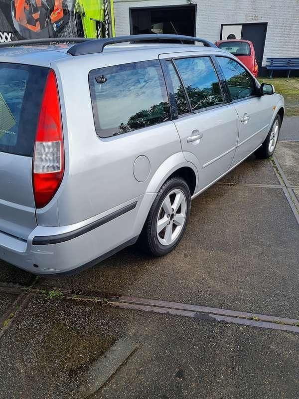Occasion Ford Mondeo Trend 145 PK (106 kW) 2001 Zilver Stationwagen