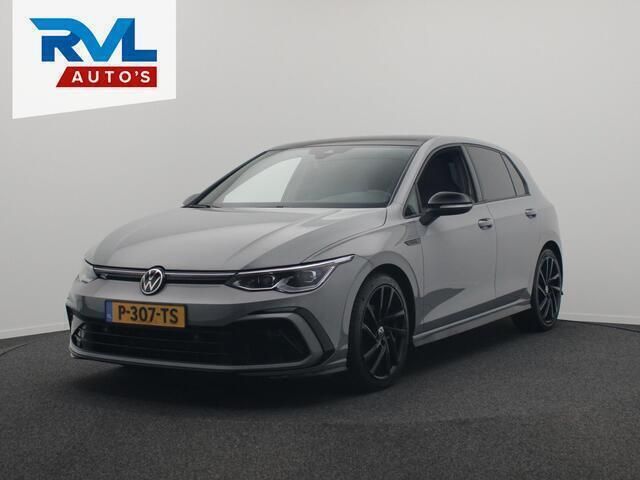 Grijs, metallic lak Gebruikt 2021 VW Golf VIII R-line Hatchback | € 23.445 (Eerlijke prijs) - Afbeelding 1/4