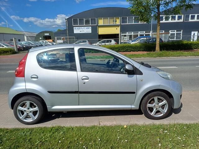 Occasion Peugeot 107 68 PK (50 kW) 2009 Grijs Hatchback
