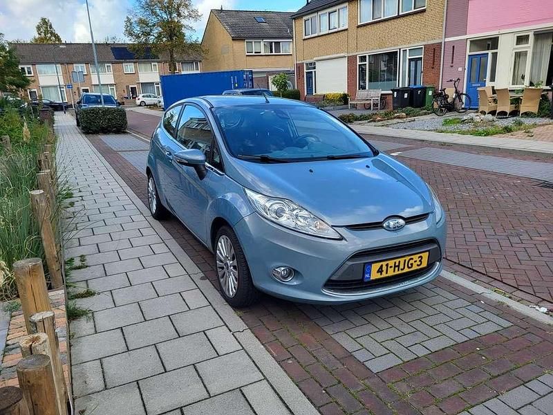 Blauw Gebruikt 2008 Ford Fiesta Titanium Hatchback | € 2.600 (Goede deal) - Afbeelding 1/4