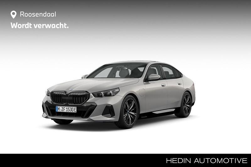 Grijs Nieuw 2026 BMW 530e M Sport Sedan | € 88.118 (Eerlijke prijs) - Afbeelding 1/4