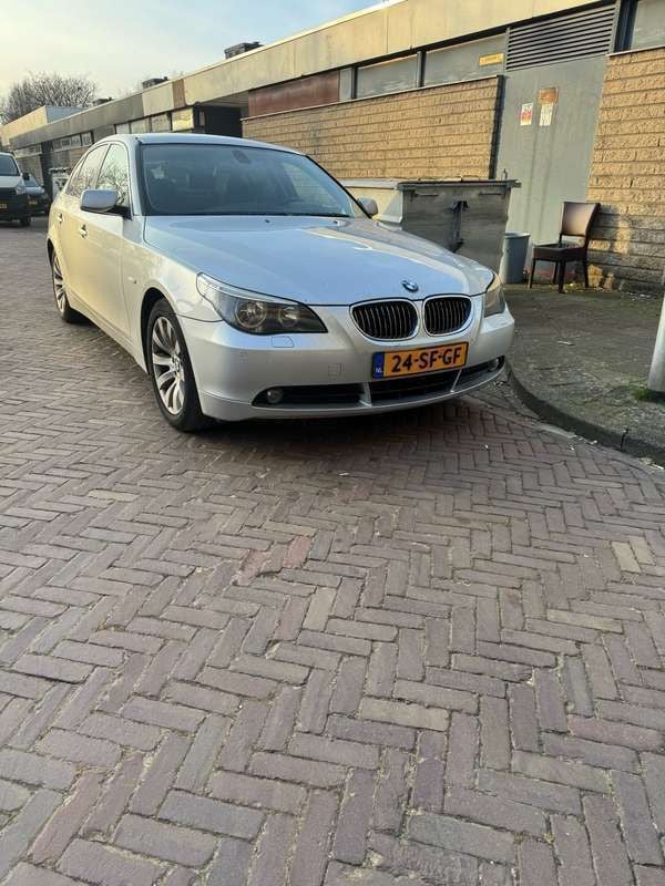 Grijs Gebruikt 2005 BMW 523 Executive Sedan | € 7.499 - Afbeelding 1/4
