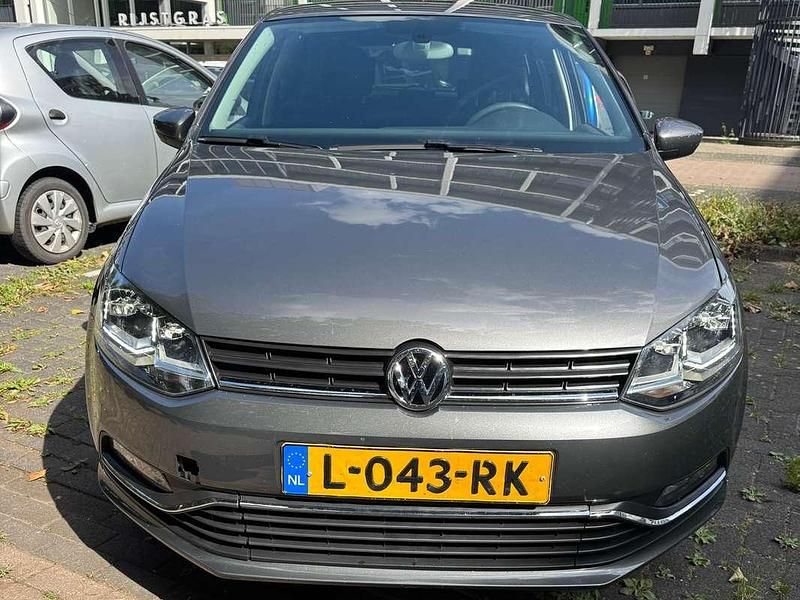 Grijs Gebruikt 2016 VW Polo Comfortline Hatchback | € 6.000 (Super prijs) - Afbeelding 1/4