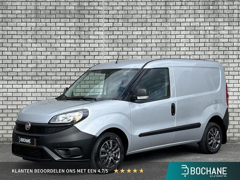 Grijs Gebruikt 2022 Fiat Doblò MPV | € 10.607 (Eerlijke prijs) - Afbeelding 1/4