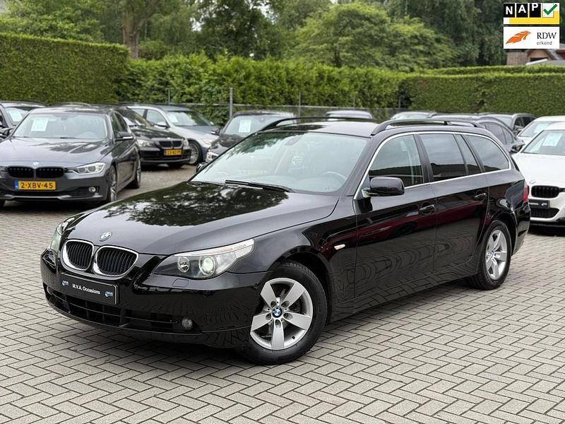 Zwart Gebruikt 2006 BMW 525 Stationwagen | € 5.950 (Eerlijke prijs) - Afbeelding 1/4