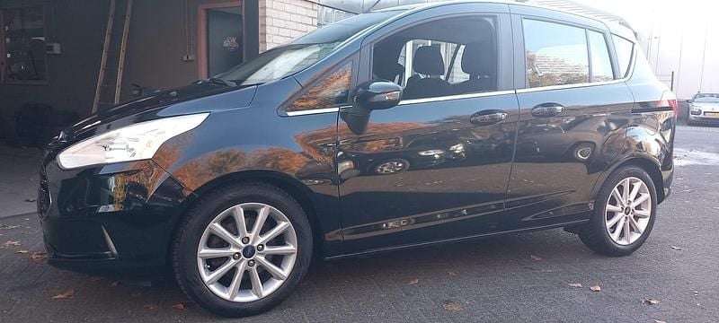 Zwart Gebruikt 2016 Ford B-MAX Titanium MPV | € 6.495 (Goede deal) - Afbeelding 1/4