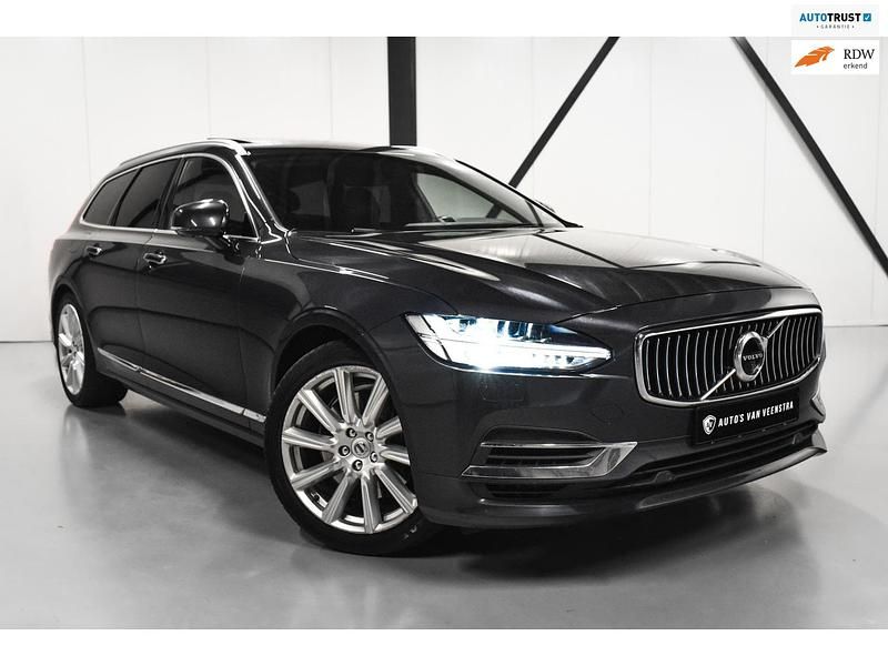 Grijs Gebruikt 2018 Volvo V90 Momentum Stationwagen | € 27.950 (Eerlijke prijs) - Afbeelding 1/4