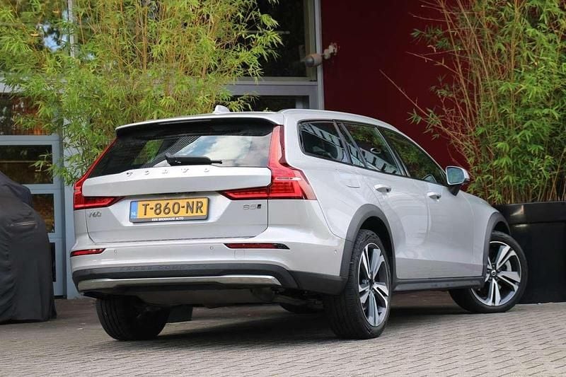 Occasion Volvo V60 CC Plus 250 PK (183 kW) 2023 Grijs Stationwagen