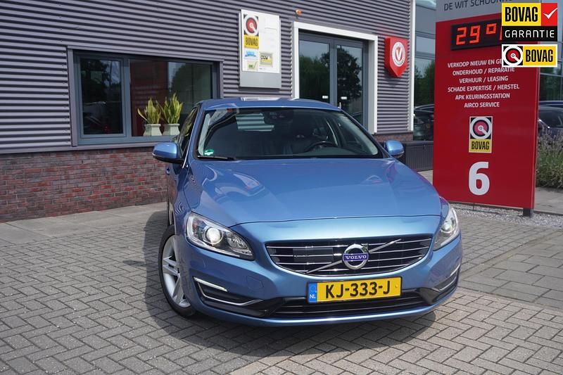 Blauw, metallic lak Gebruikt 2015 Volvo V60 Summum Stationwagen | € 9.450 (Eerlijke prijs) - Afbeelding 1/4