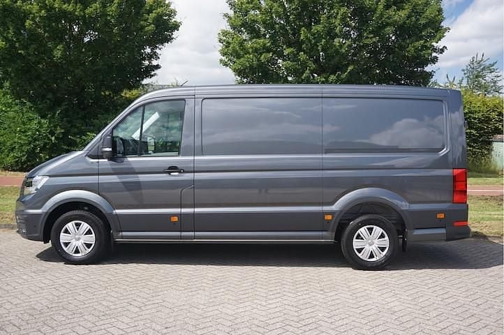 Grijs Gebruikt 2024 VW Crafter Van | € 48.850 - Afbeelding 1/3