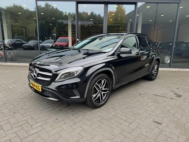 Zwart Gebruikt 2016 Mercedes GLA180 Edition SUV | € 18.750 (Eerlijke prijs) - Afbeelding 1/4