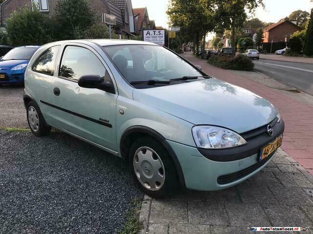Groen Gebruikt 2001 Opel Corsa Hatchback | € 999 (Eerlijke prijs) - Afbeelding 1/4