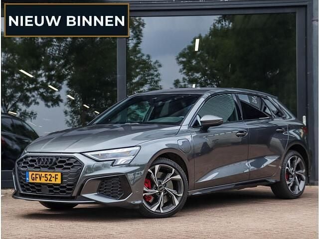 Grijs Gebruikt 2023 Audi A3 Sportback Competition Hatchback | € 35.900 (Goede deal) - Afbeelding 1/4