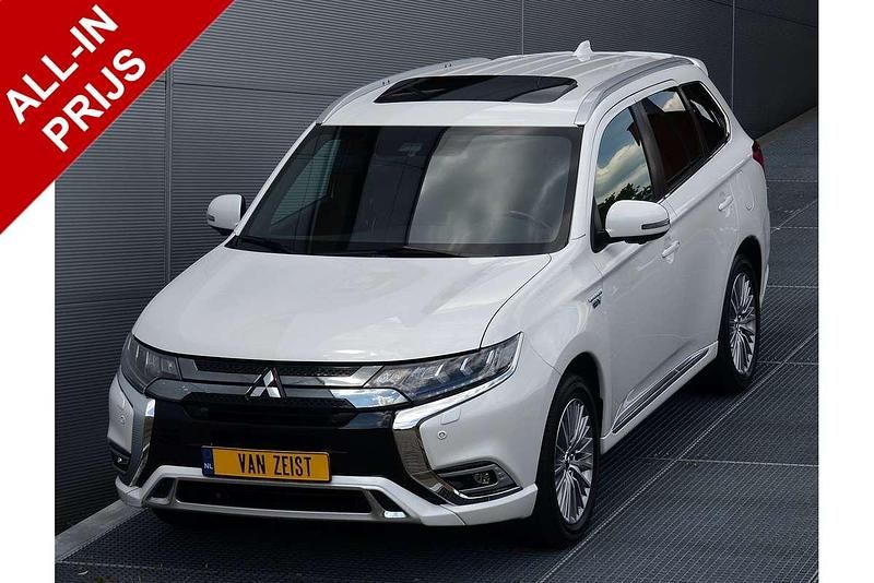 Wit Occasion 2021 Mitsubishi Outlander P-HEV Instyle SUV | € 27.950 (Duur) - Afbeelding 1/3