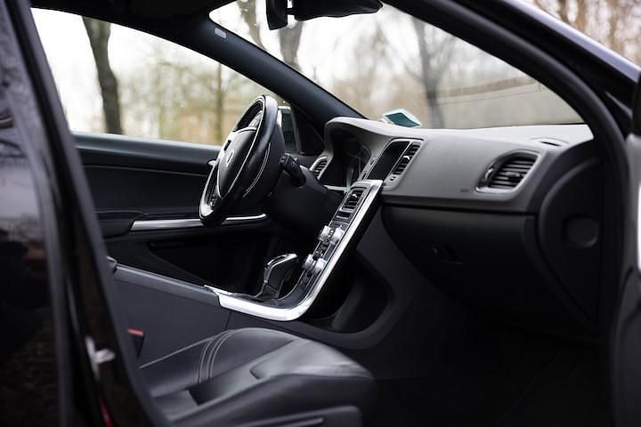 Occasion Volvo V60 2017 Zwart (metallic) Stationwagen