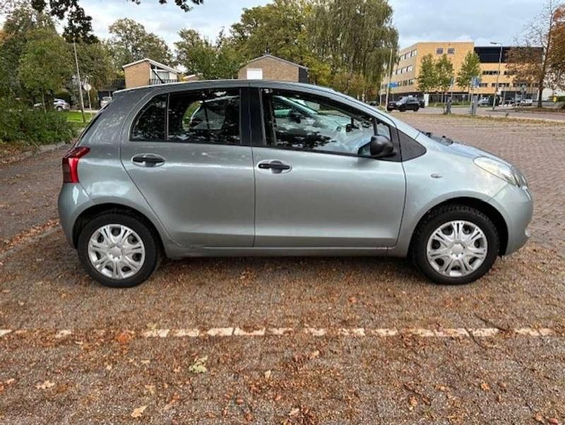 Occasion Toyota Yaris Cool 87 PK (63 kW) 2009 Zilver Hatchback