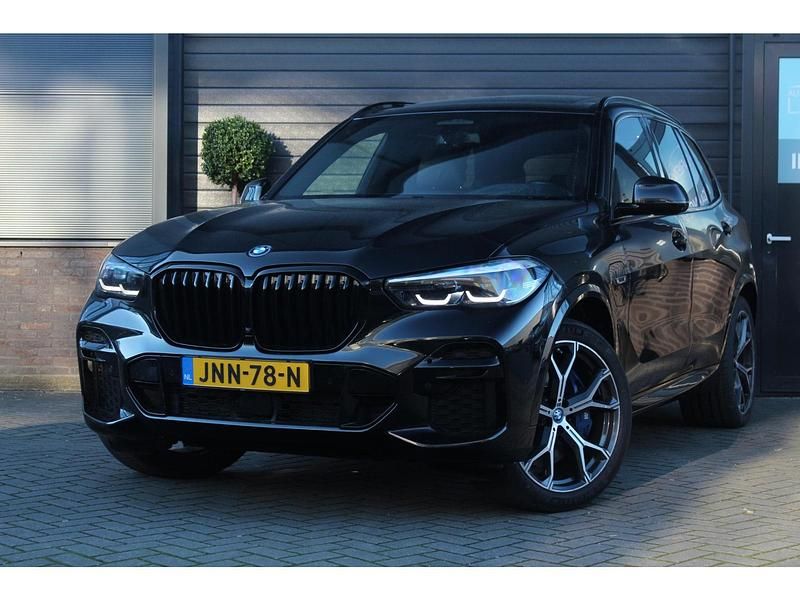Zwart Occasion 2023 BMW X5 Executive SUV | € 62.990 (Super prijs) - Afbeelding 1/4