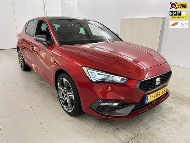 Rood Gebruikt 2021 Seat Leon Business Hatchback | € 22.999 (Eerlijke prijs) - Afbeelding 1/4