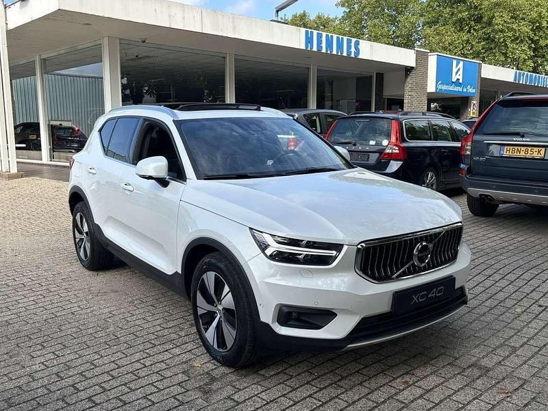 Wit Gebruikt 2021 Volvo XC40 Inscription SUV | € 28.450 (Eerlijke prijs) - Afbeelding 1/4