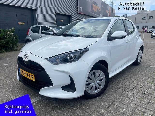 Wit Gebruikt 2024 Toyota Yaris Comfort Hatchback | € 20.990 (Super prijs) - Afbeelding 1/4